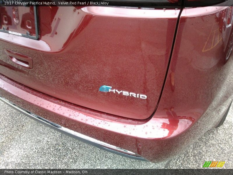 Velvet Red Pearl / Black/Alloy 2017 Chrysler Pacifica Hybrid