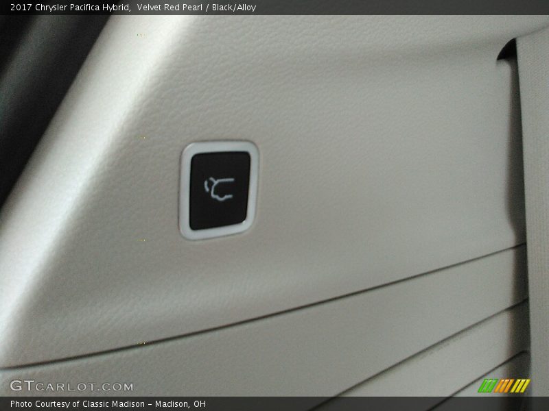 Velvet Red Pearl / Black/Alloy 2017 Chrysler Pacifica Hybrid