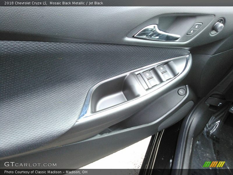 Mosaic Black Metallic / Jet Black 2018 Chevrolet Cruze LS