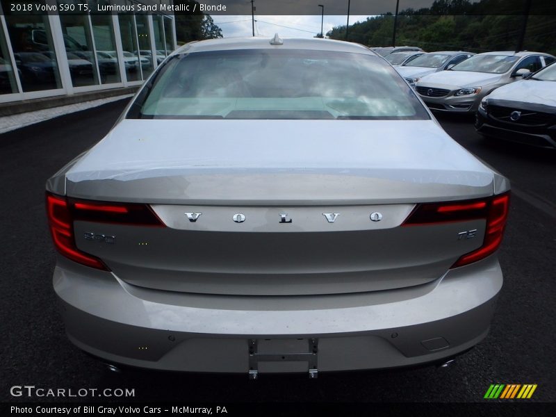 Luminous Sand Metallic / Blonde 2018 Volvo S90 T5