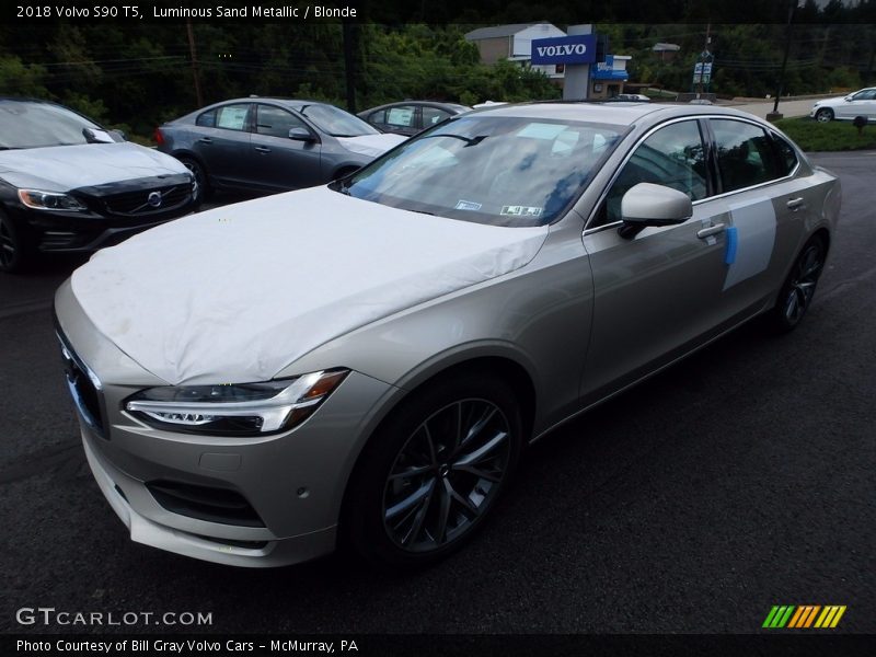Luminous Sand Metallic / Blonde 2018 Volvo S90 T5