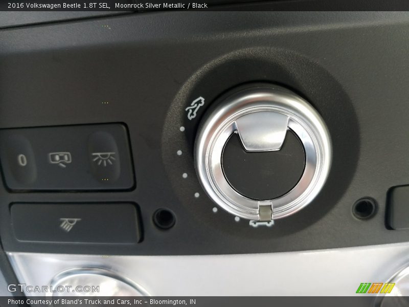 Moonrock Silver Metallic / Black 2016 Volkswagen Beetle 1.8T SEL