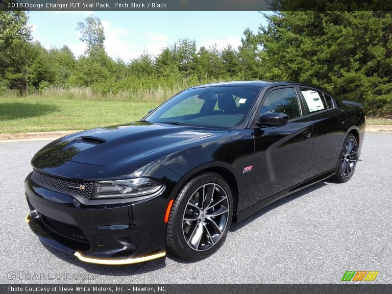 Front 3/4 View of 2018 Charger R/T Scat Pack