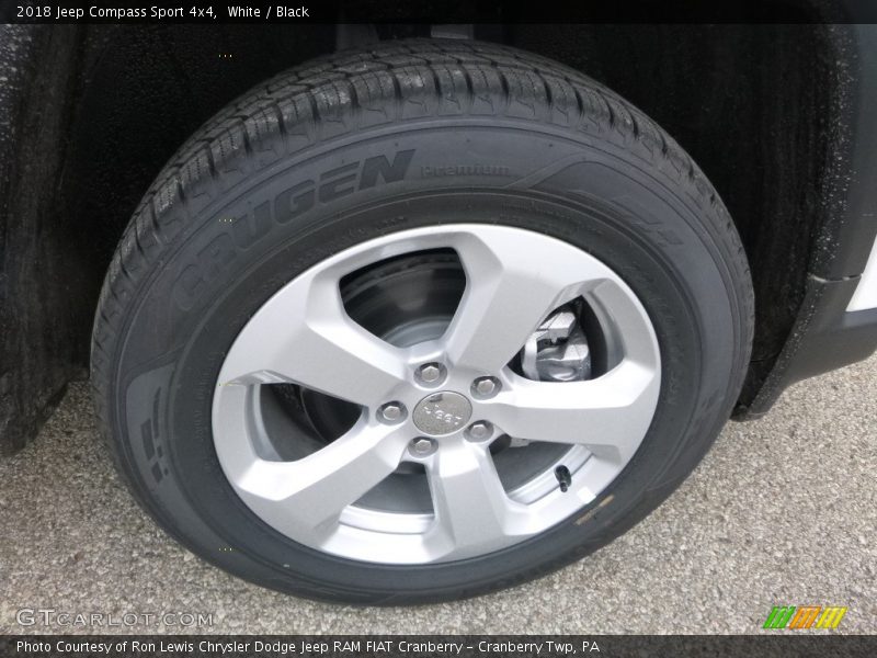 White / Black 2018 Jeep Compass Sport 4x4