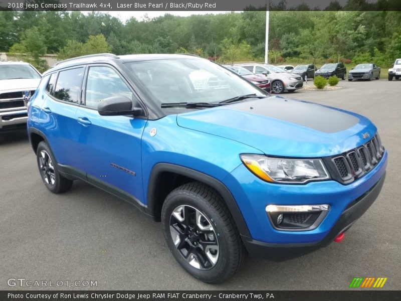 Front 3/4 View of 2018 Compass Trailhawk 4x4