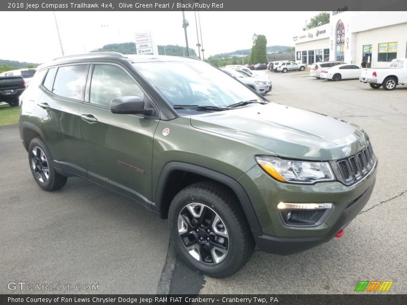 Front 3/4 View of 2018 Compass Trailhawk 4x4