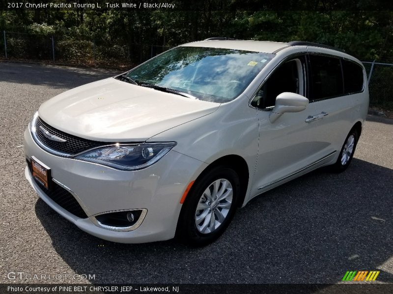 Tusk White / Black/Alloy 2017 Chrysler Pacifica Touring L
