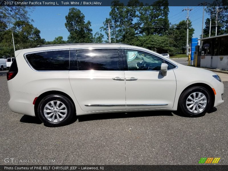 Tusk White / Black/Alloy 2017 Chrysler Pacifica Touring L