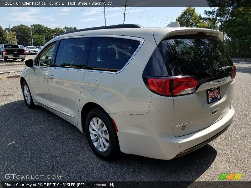 Tusk White / Black/Alloy 2017 Chrysler Pacifica Touring L