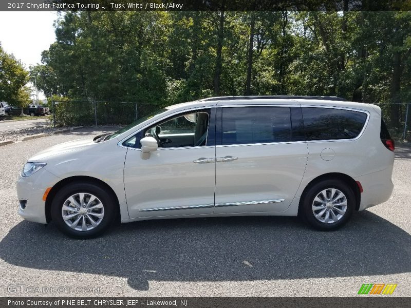 Tusk White / Black/Alloy 2017 Chrysler Pacifica Touring L