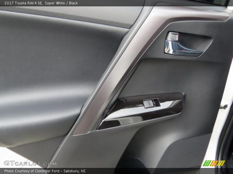 Super White / Black 2017 Toyota RAV4 SE