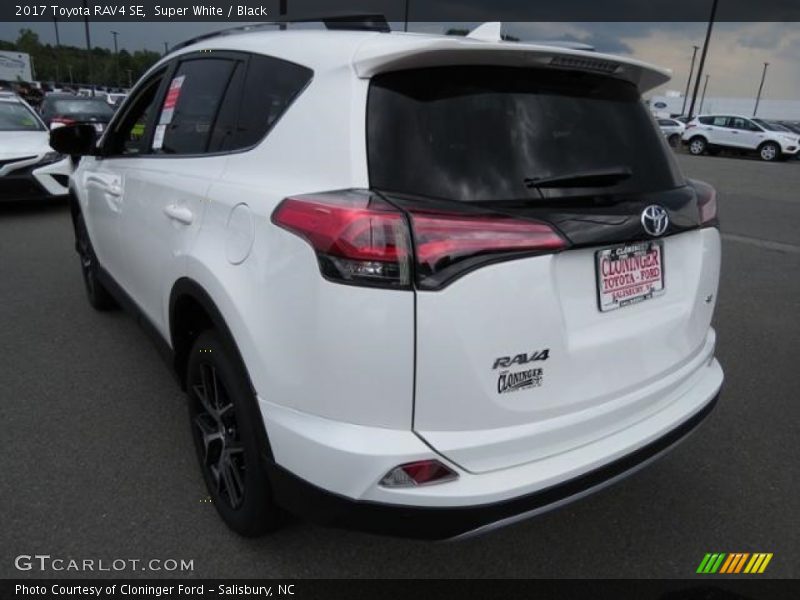 Super White / Black 2017 Toyota RAV4 SE