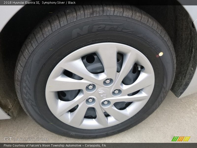 Symphony Silver / Black 2018 Hyundai Elantra SE