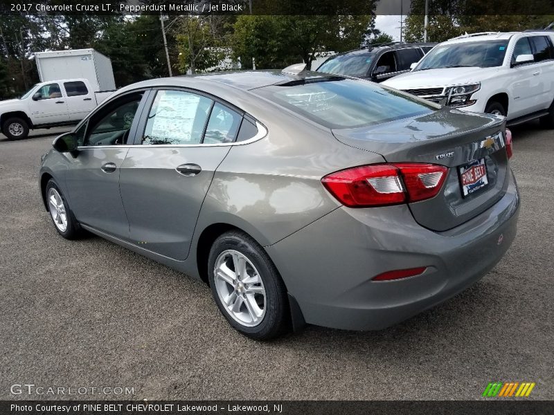 Pepperdust Metallic / Jet Black 2017 Chevrolet Cruze LT