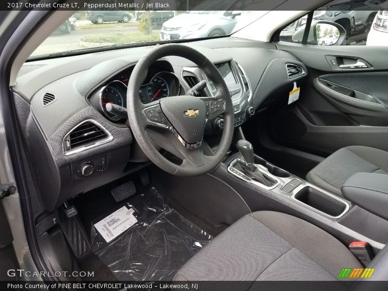 Pepperdust Metallic / Jet Black 2017 Chevrolet Cruze LT