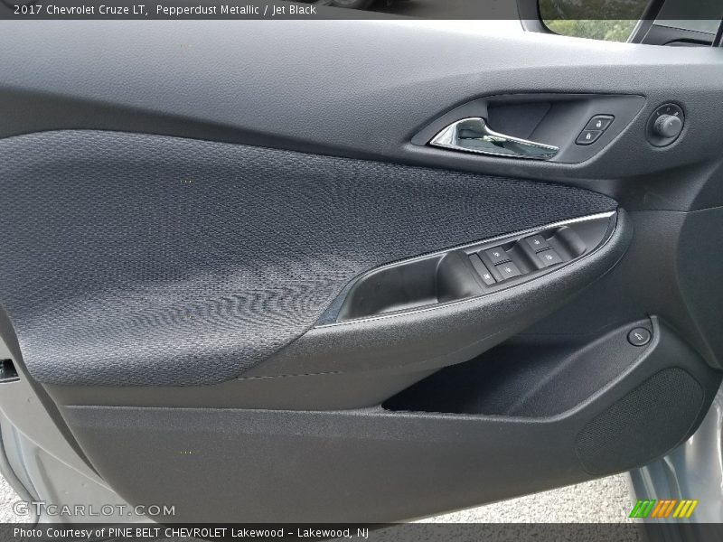 Pepperdust Metallic / Jet Black 2017 Chevrolet Cruze LT