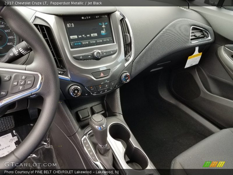 Pepperdust Metallic / Jet Black 2017 Chevrolet Cruze LT