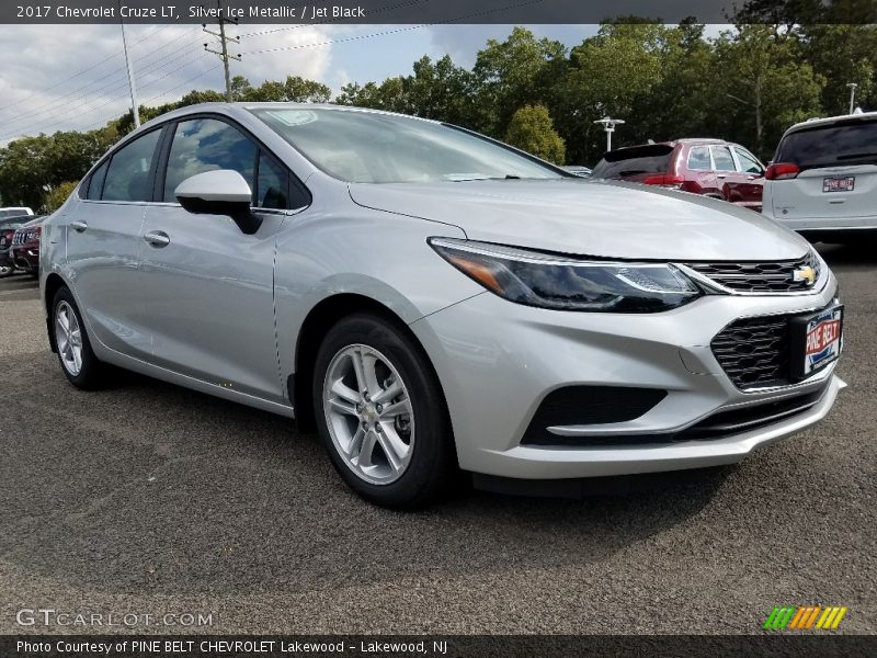 Silver Ice Metallic / Jet Black 2017 Chevrolet Cruze LT