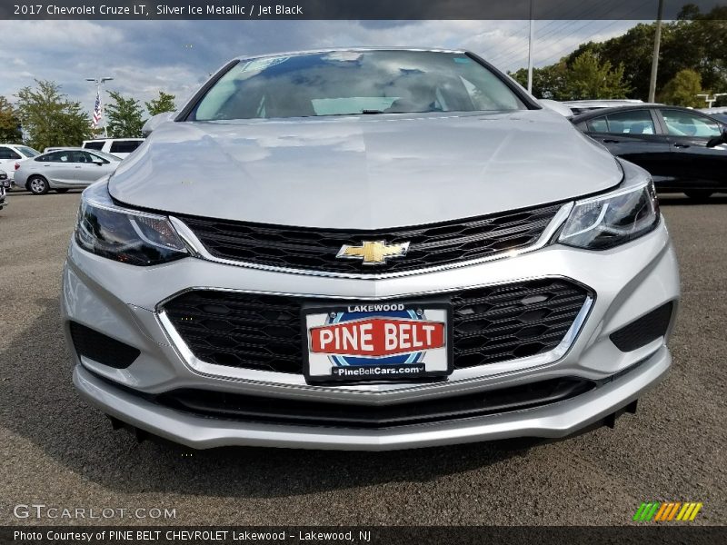Silver Ice Metallic / Jet Black 2017 Chevrolet Cruze LT