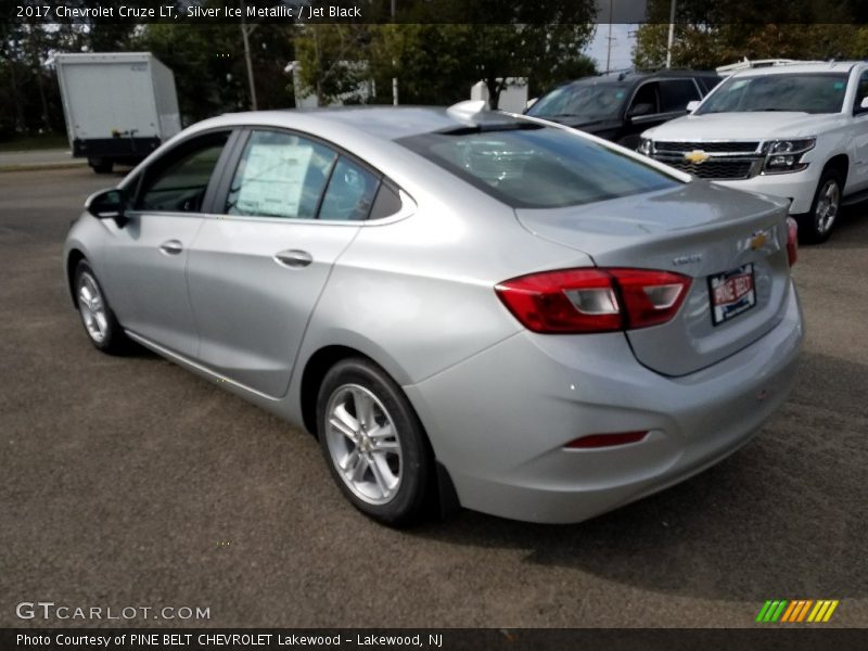 Silver Ice Metallic / Jet Black 2017 Chevrolet Cruze LT