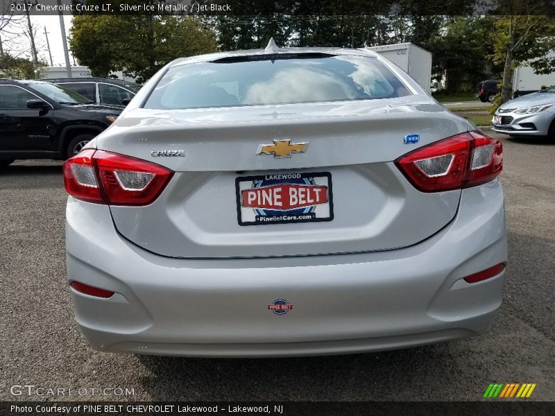 Silver Ice Metallic / Jet Black 2017 Chevrolet Cruze LT