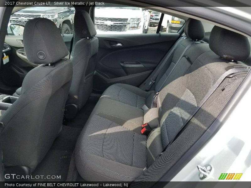 Silver Ice Metallic / Jet Black 2017 Chevrolet Cruze LT