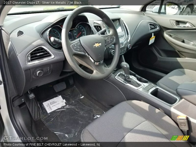 Silver Ice Metallic / Jet Black 2017 Chevrolet Cruze LT