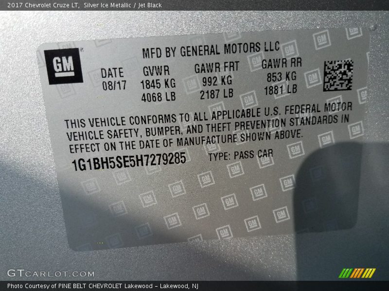 Silver Ice Metallic / Jet Black 2017 Chevrolet Cruze LT