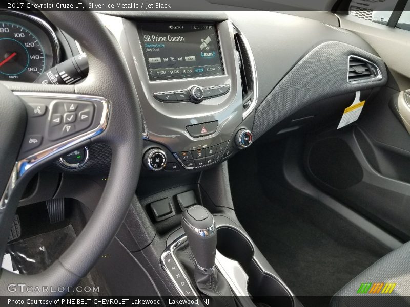 Silver Ice Metallic / Jet Black 2017 Chevrolet Cruze LT