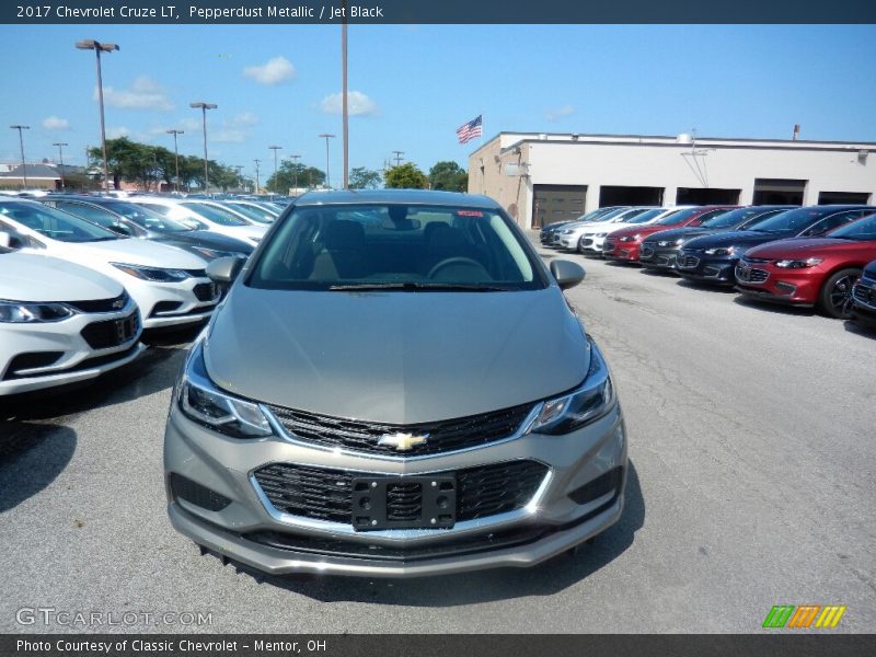 Pepperdust Metallic / Jet Black 2017 Chevrolet Cruze LT