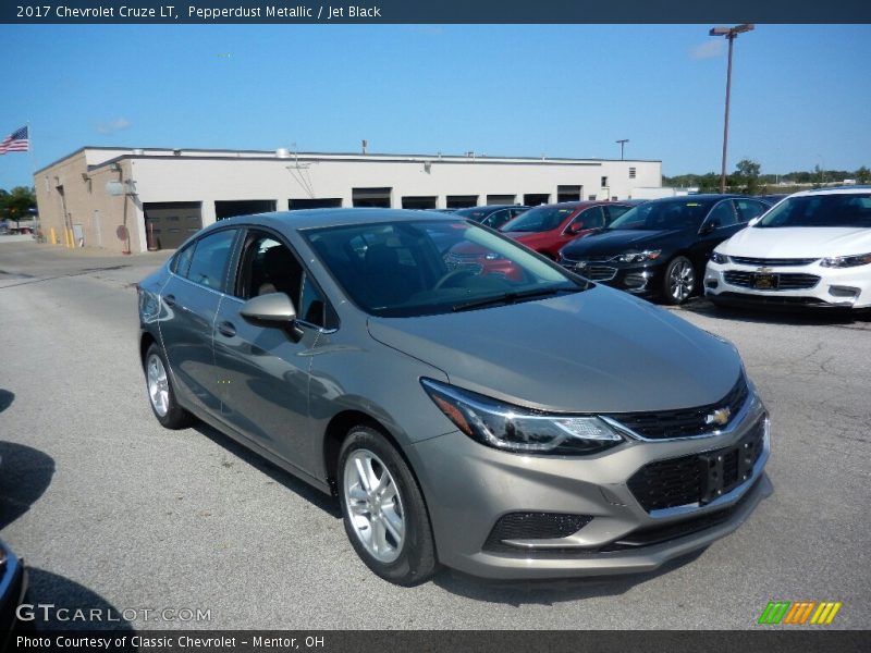 Pepperdust Metallic / Jet Black 2017 Chevrolet Cruze LT