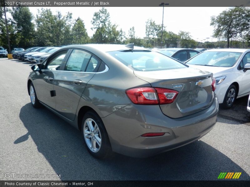 Pepperdust Metallic / Jet Black 2017 Chevrolet Cruze LT