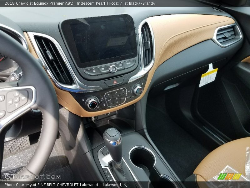 Iridescent Pearl Tricoat / Jet Black/­Brandy 2018 Chevrolet Equinox Premier AWD