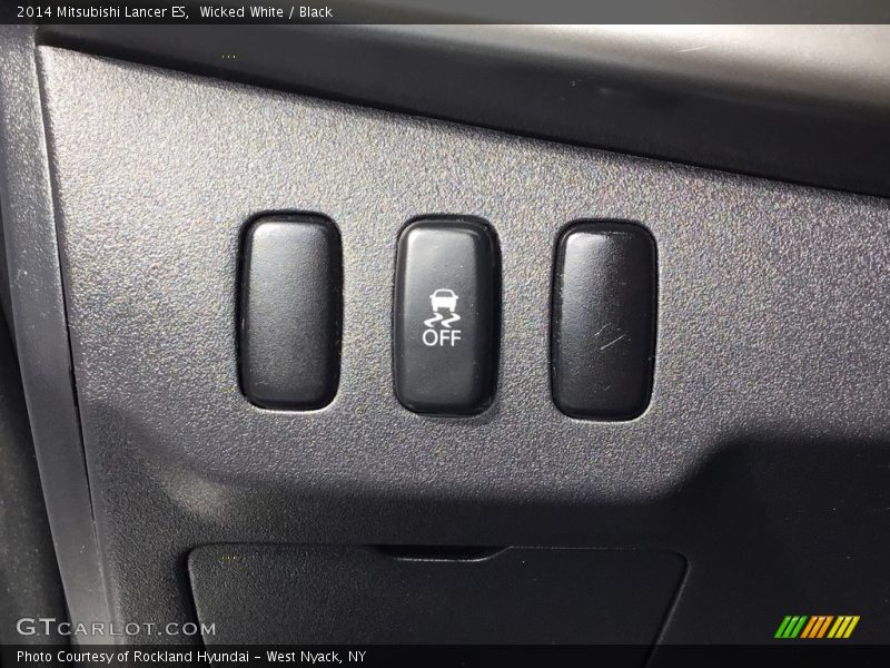 Wicked White / Black 2014 Mitsubishi Lancer ES