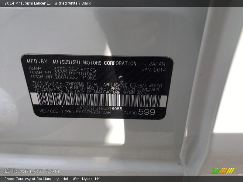 Wicked White / Black 2014 Mitsubishi Lancer ES