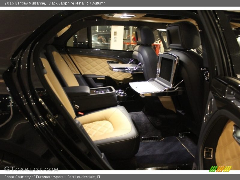 Black Sapphire Metallic / Autumn 2016 Bentley Mulsanne