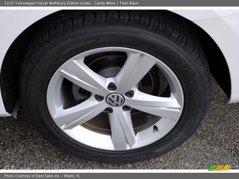 Candy White / Titan Black 2015 Volkswagen Passat Wolfsburg Edition Sedan