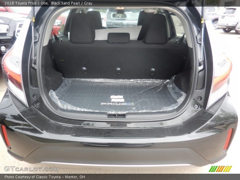  2018 Prius c One Trunk