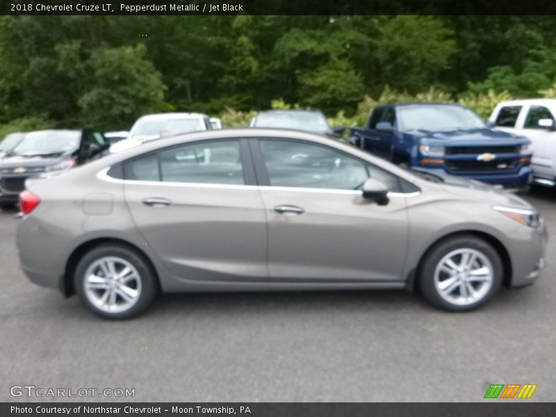 Pepperdust Metallic / Jet Black 2018 Chevrolet Cruze LT