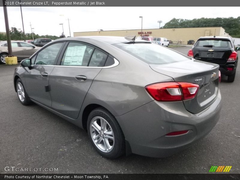 Pepperdust Metallic / Jet Black 2018 Chevrolet Cruze LT