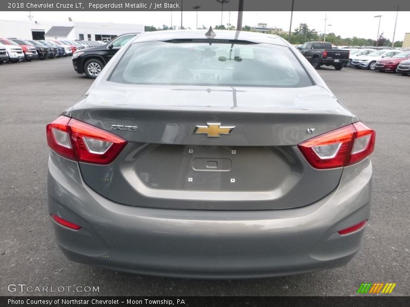 Pepperdust Metallic / Jet Black 2018 Chevrolet Cruze LT