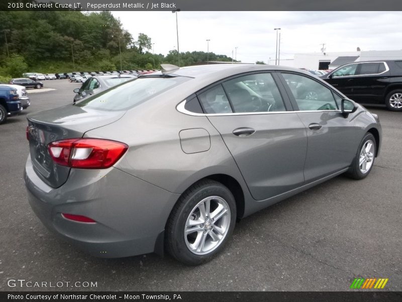 Pepperdust Metallic / Jet Black 2018 Chevrolet Cruze LT