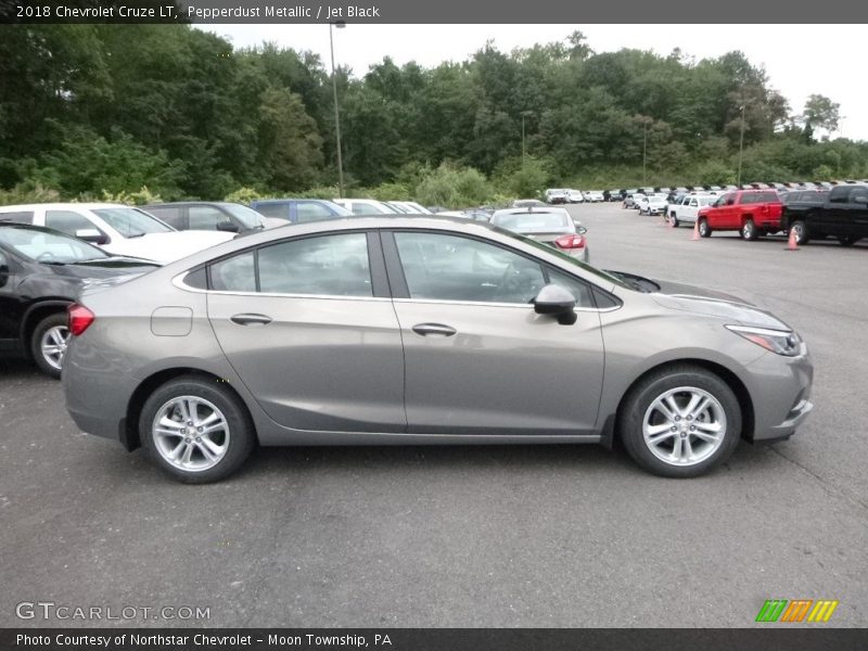 Pepperdust Metallic / Jet Black 2018 Chevrolet Cruze LT