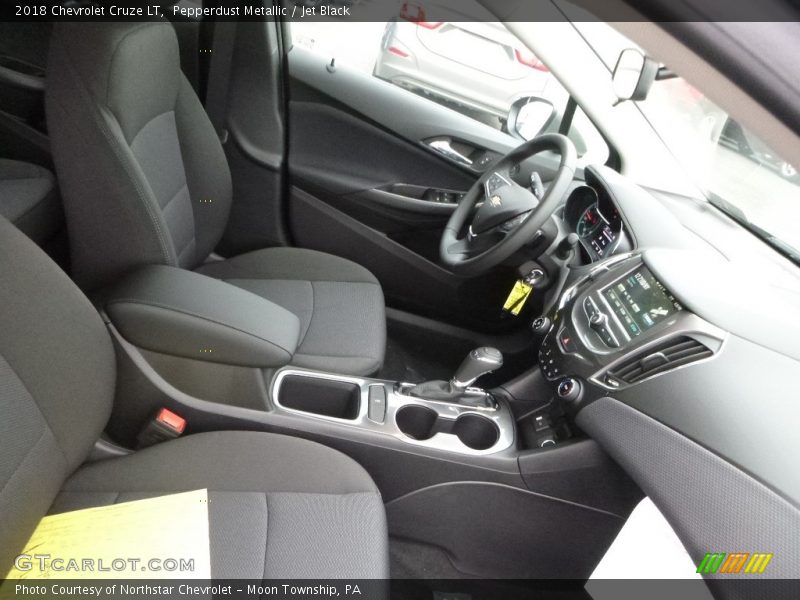 Pepperdust Metallic / Jet Black 2018 Chevrolet Cruze LT