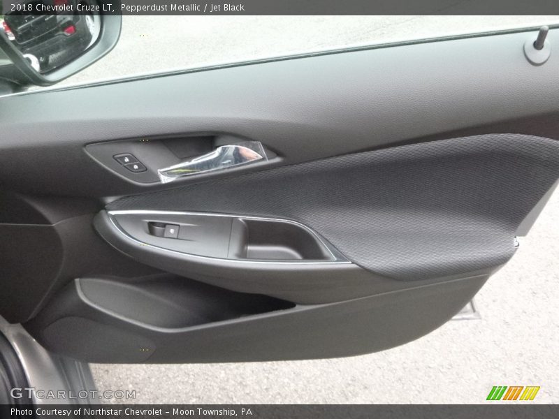 Pepperdust Metallic / Jet Black 2018 Chevrolet Cruze LT