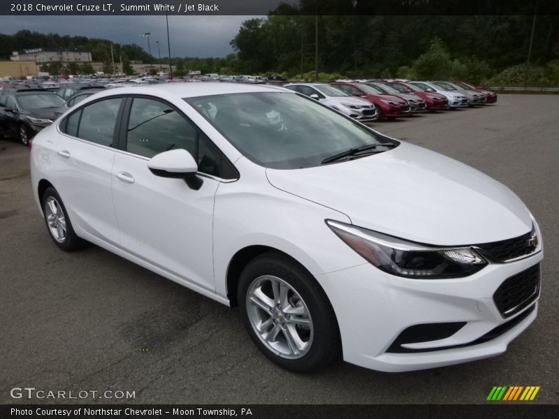Front 3/4 View of 2018 Cruze LT