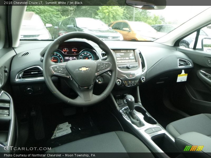 Summit White / Jet Black 2018 Chevrolet Cruze LT