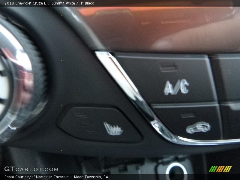 Summit White / Jet Black 2018 Chevrolet Cruze LT