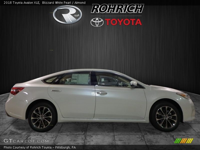 Blizzard White Pearl / Almond 2018 Toyota Avalon XLE