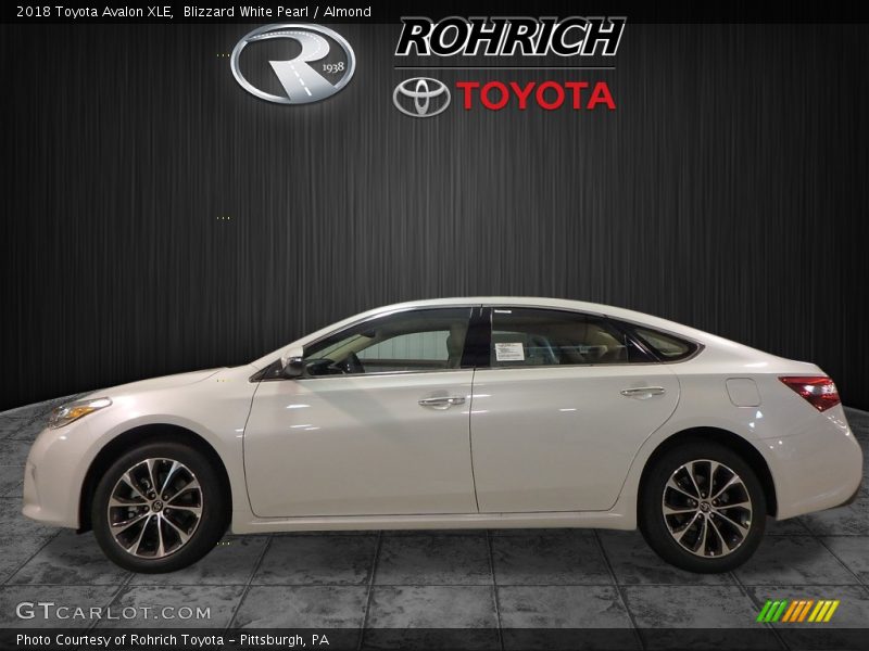 Blizzard White Pearl / Almond 2018 Toyota Avalon XLE